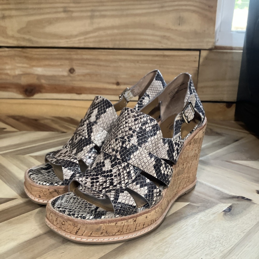 G H Bass & Co Women's Wedge Snakeskin  Sandals Sz 8.5